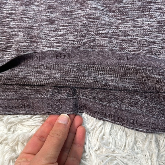 Lululemon Run: Swiftly Tech Short Sleeve Crew Space Dye Heathered Bordeaux Drama - Picture 2 of 4